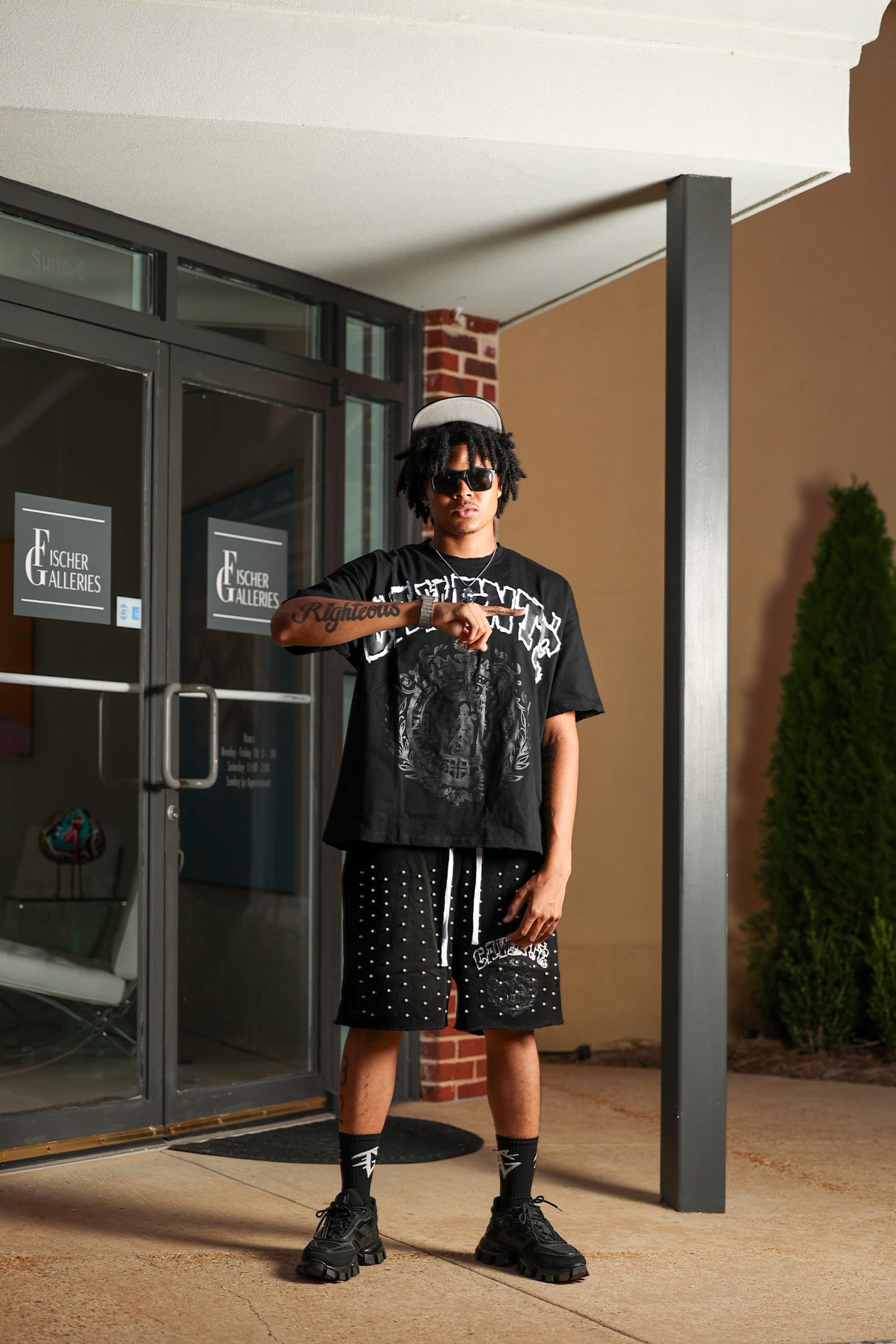 ALL BLACK AND WHITE PEARL TSHIRT AND SHORTS SET