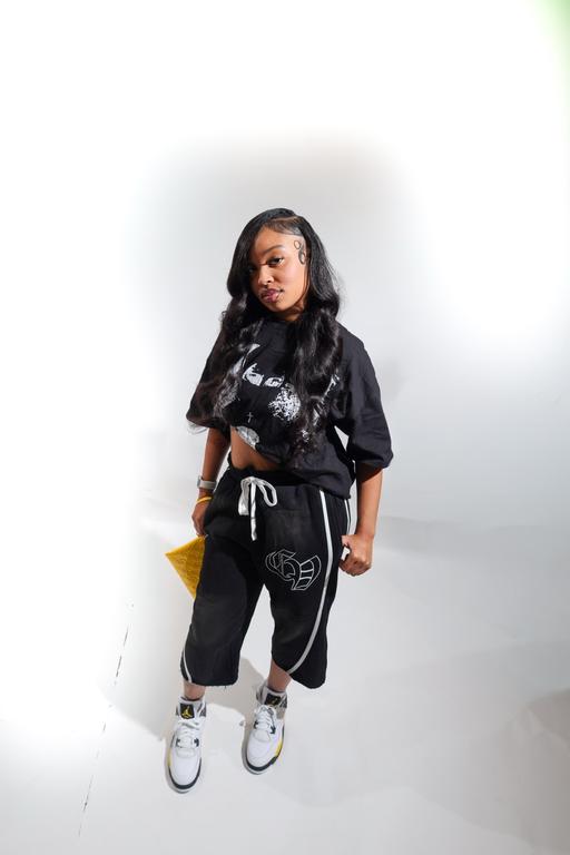 BLACKTSHIRT AND 3/4 SHORTS SET
